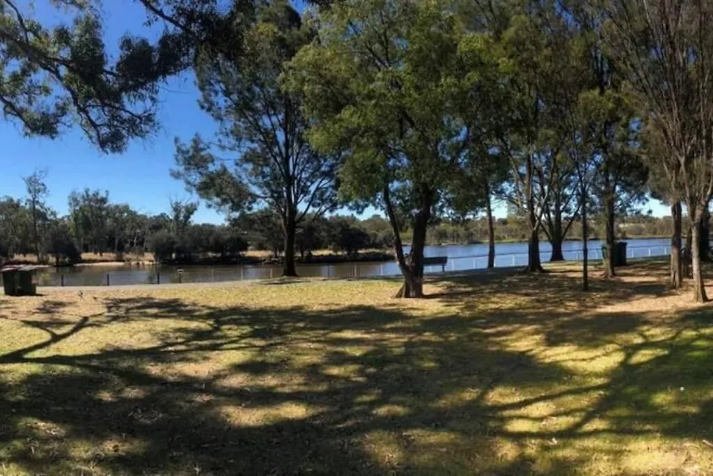 Convenient Airport Sunny Garden Wifi Netflix Wine Lejlighed Perth 0*,  Australien